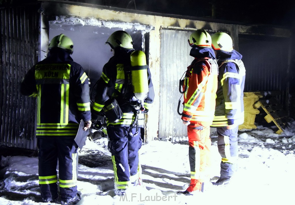 Feuer Hinterhof Garagen Koeln Hoehenberg Olpenerstr P055.JPG - Miklos Laubert